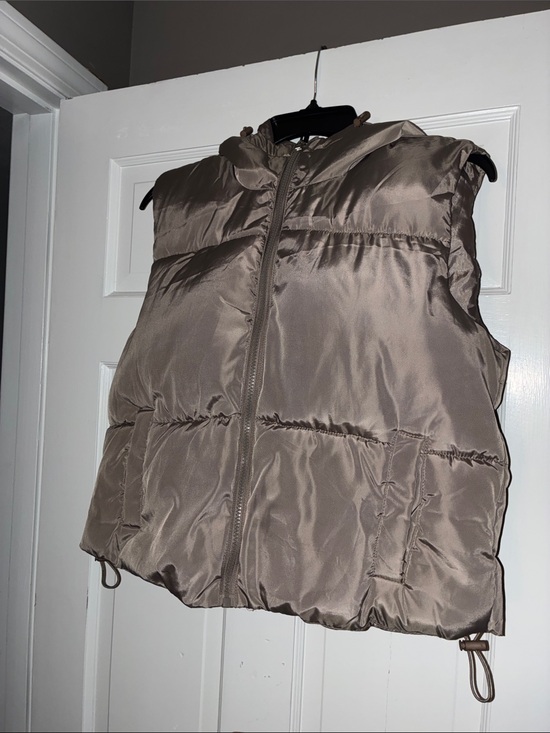 Charlotte Russe Jackets & Blazers - Charlotte Russe Taupe Puffer Vest